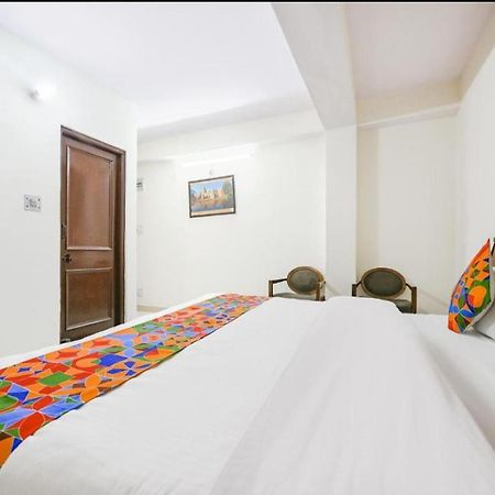 Hotel Gt International Tajganj Ngoại thất bức ảnh