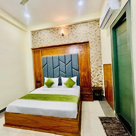 Hotel Gt International Tajganj Ngoại thất bức ảnh