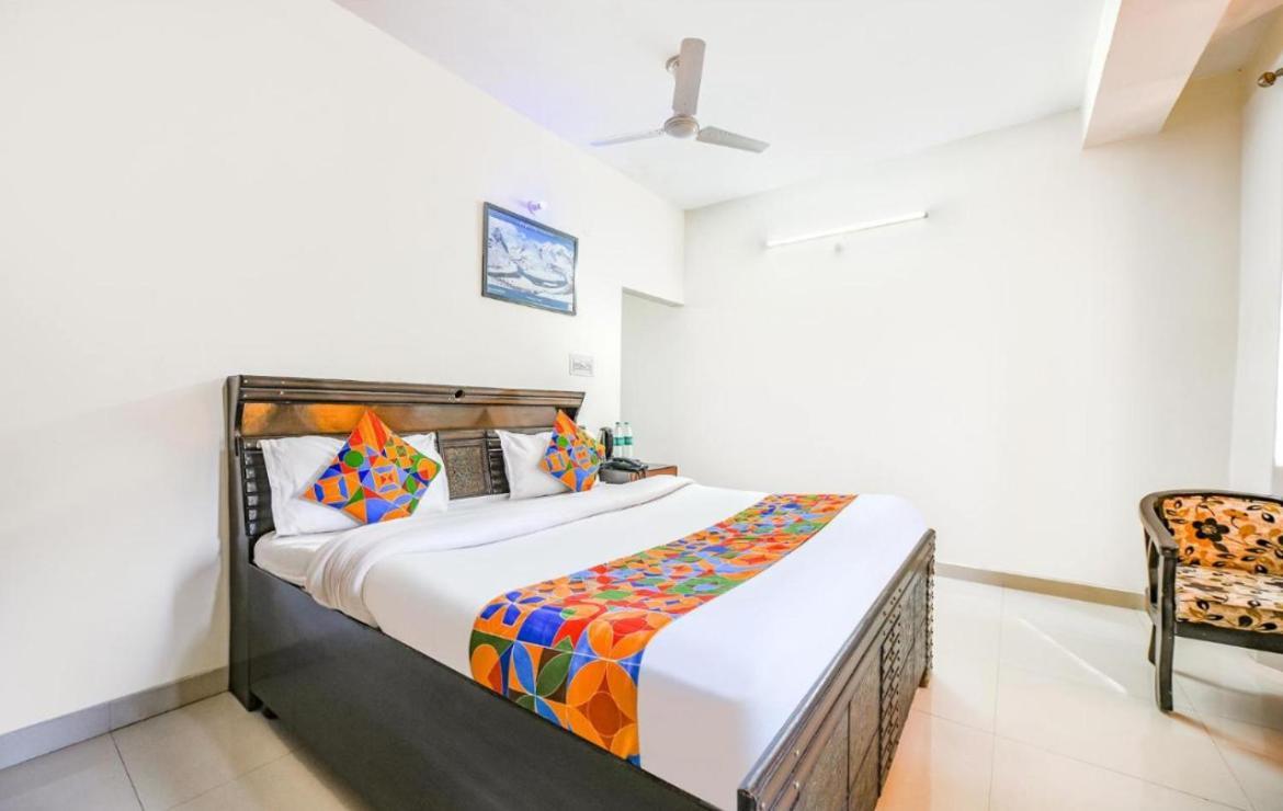 Hotel Gt International Tajganj Ngoại thất bức ảnh
