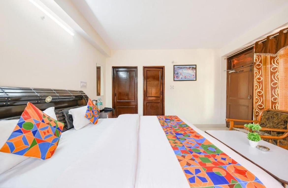 Hotel Gt International Tajganj Ngoại thất bức ảnh