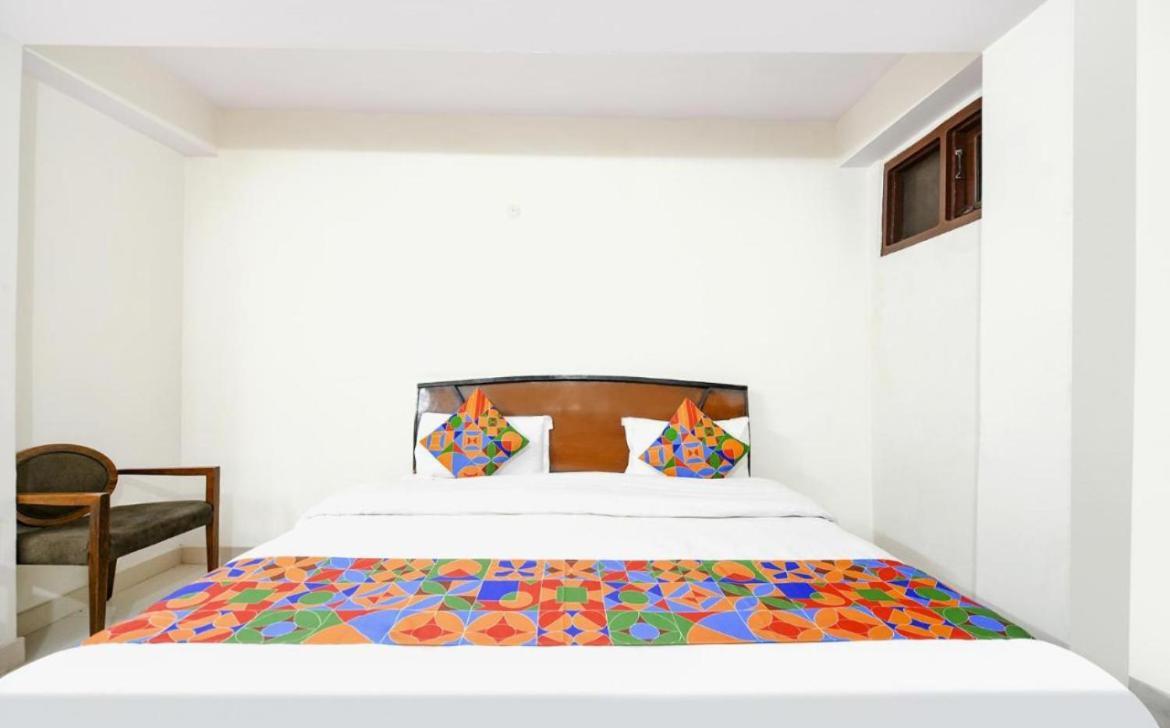 Hotel Gt International Tajganj Ngoại thất bức ảnh