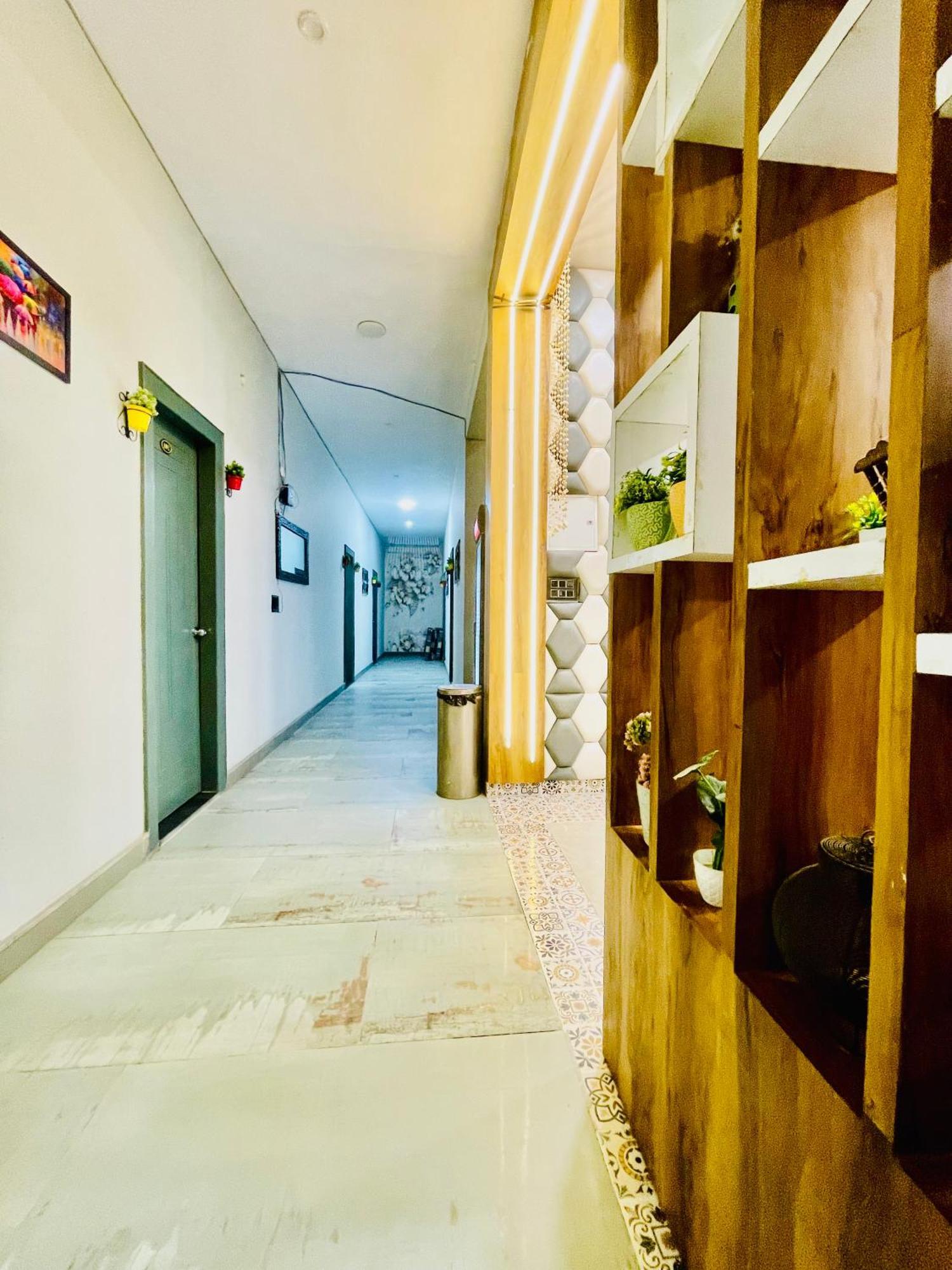 Hotel Gt International Tajganj Ngoại thất bức ảnh